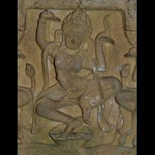 Bas-relief figurant cinq apsara